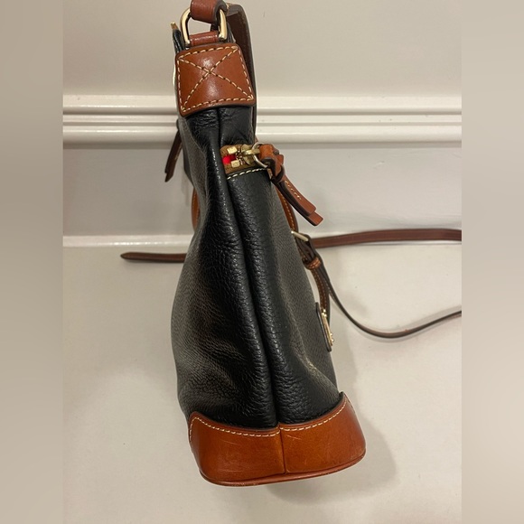 Dooney & Bourke pebbled leather crossbody purse black & brown gold hardware - Picture 8 of 15